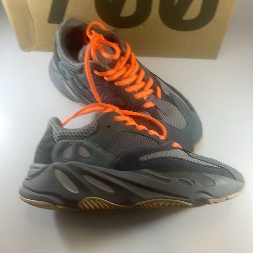 Yeezy Boost 700 - Picture 3 of 14
